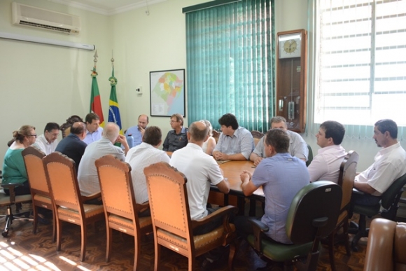 Reunião na Seapa-RS discute alternativas para amenizar situação dos produtores de leite do RS