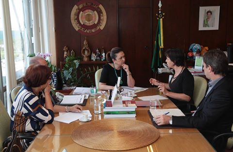 Ministras Kátia Abreu e Tereza Campello discutem mudanças no Sisbi 